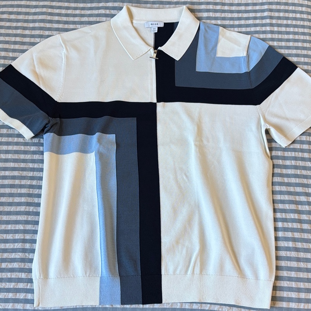 Reiss white & Blue knitted Geometric Polo Shirt
Size XL (usa)/xxl (UK) slim fit.